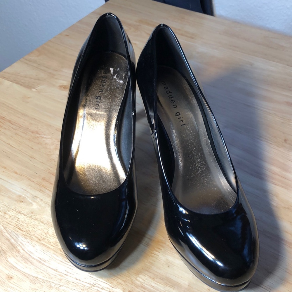 NWOT Madden Girl black pumps